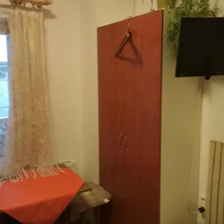 Júlia Apartman *