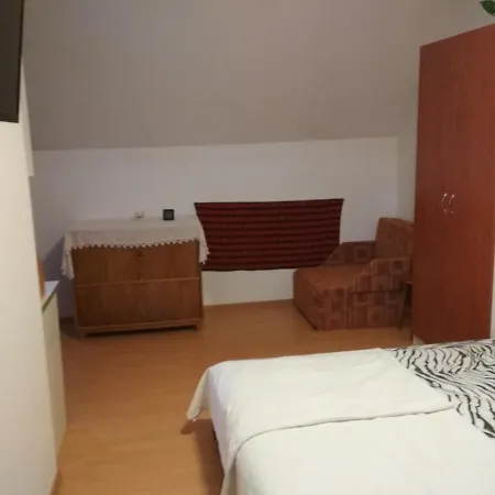 Júlia Apartman Tar